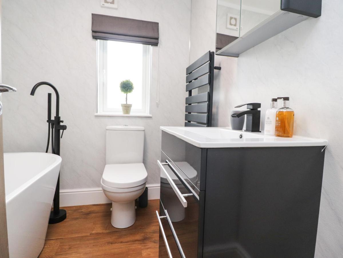 Henry Haven Villa Preston  Bagian luar foto